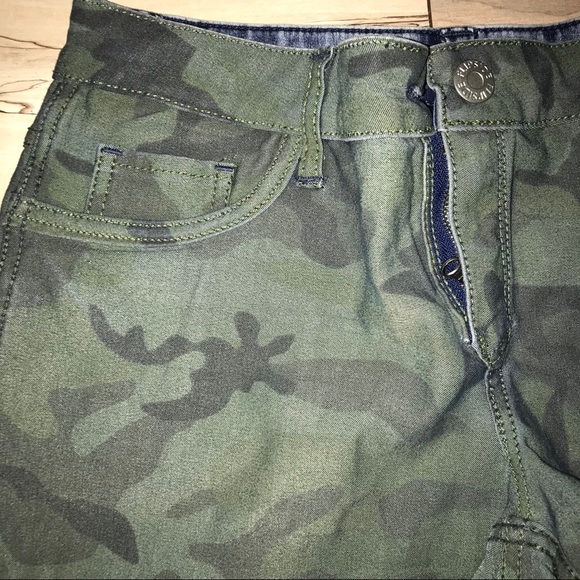Reversible Denim/Camo Shorts size 6 - Picture 6 of 7